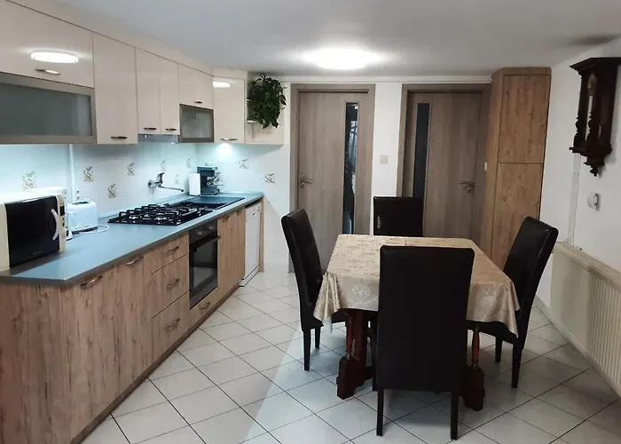 To Проживание в семье Тихань