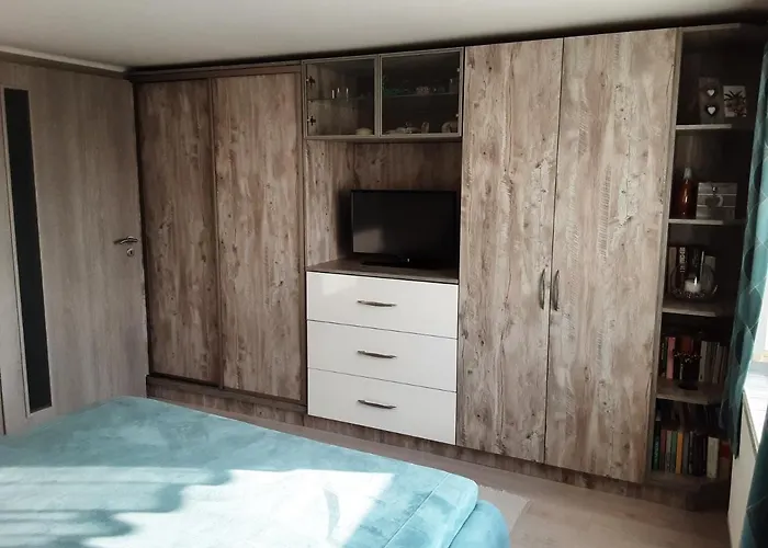 Проживание в семье To *